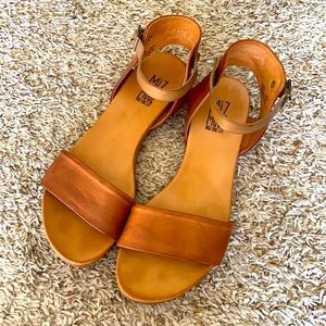 Miz Mooz Alanis sandal in brown size 9